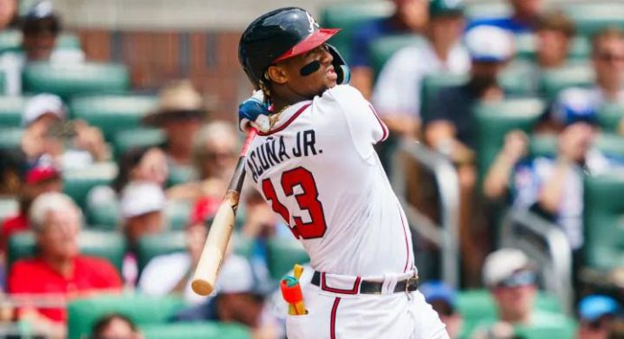 Ronald Acuña Jr. se unió a este selecto grupo con su jonrón 25 de la temporada