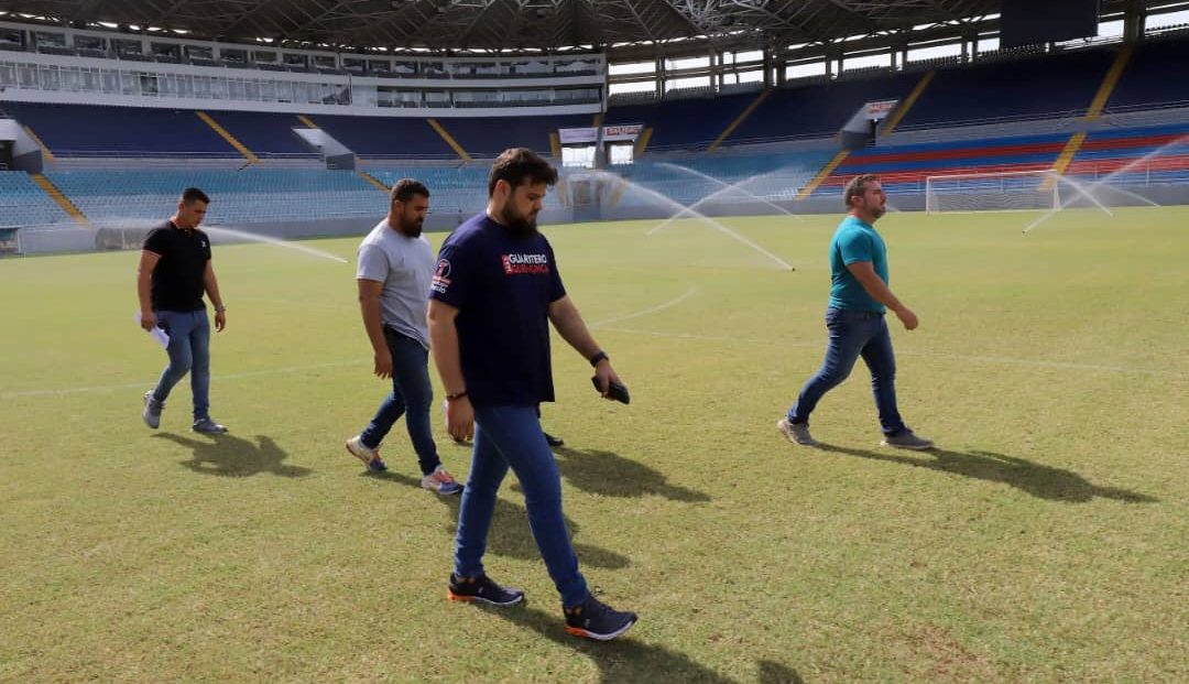 El gobernador Ernesto Luna supervisa trabajos de embellecimiento en el estadio Monumental de Maturín