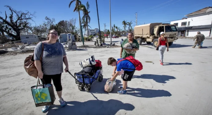 Más de 1,6 millones de personas deben abandonar Florida ante llegada del huracán Idalia