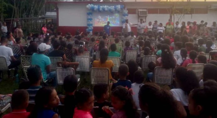 Más de 300 niños disfrutaron función de cine comunitario en sede de Inces Monagas