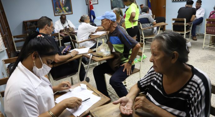 Más de 500 adultos mayores atendidos en jornada social