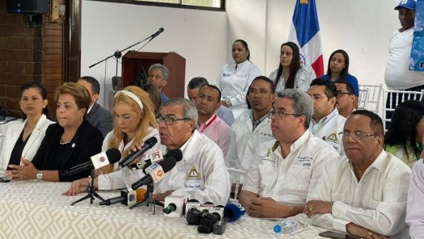 Médicos dominicanos convocan paro de 48 horas