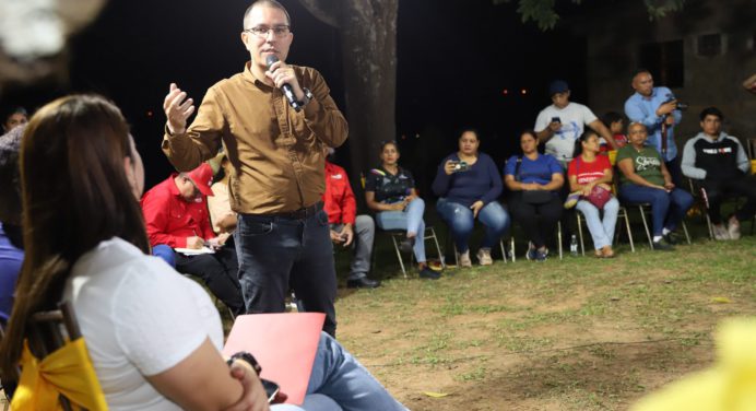 Ministro Arreaza afianza vinculación con el poder popular en la parroquia El Furrial