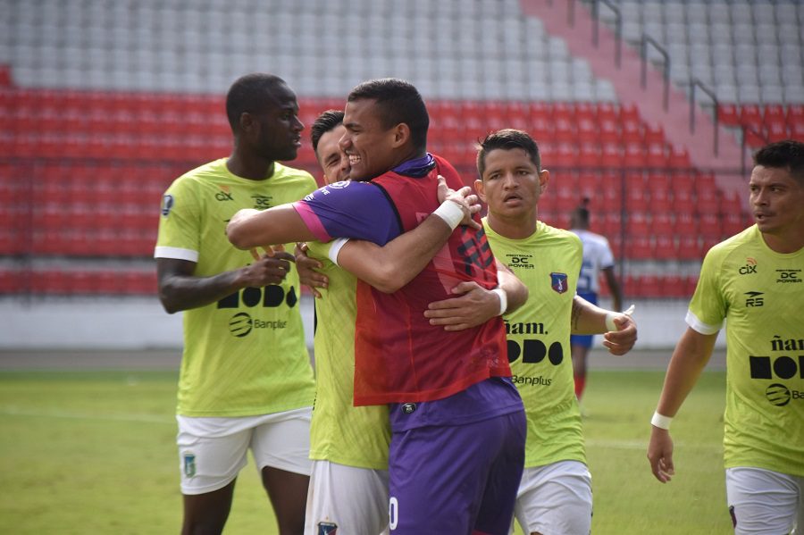 Daniel Linarez celebrando su gol con el Monagas SC