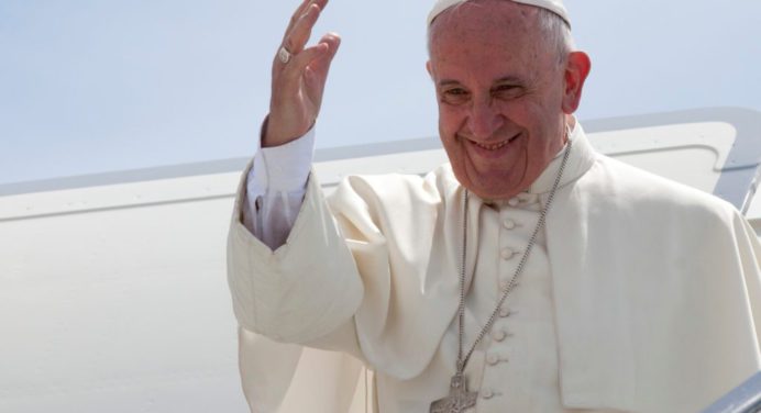 Papa Francisco expresa su profunda tristeza por los incendios y reza por Hawái