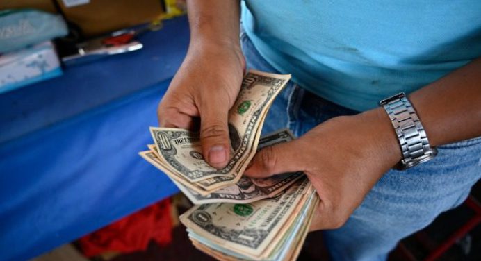 Precio del dólar oficial superó los 31 bolívares este 8 de agosto