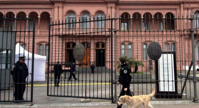 Falsa alarma de bomba en la Casa Rosada durante jornada electoral en Argentina