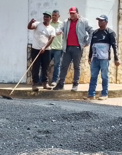 alcalde cedeno impulsa plan de asfaltado en punta de mata laverdaddemonagas.com asfaltado2