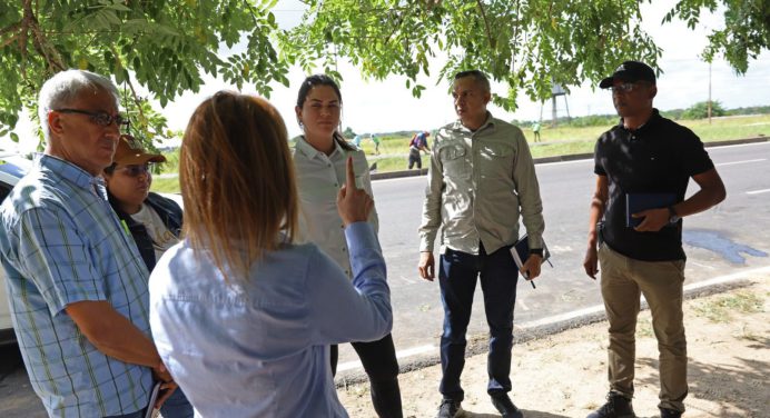 Alcaldesa Ana Fuentes afianza saneamiento en la parroquia Santa Cruz
