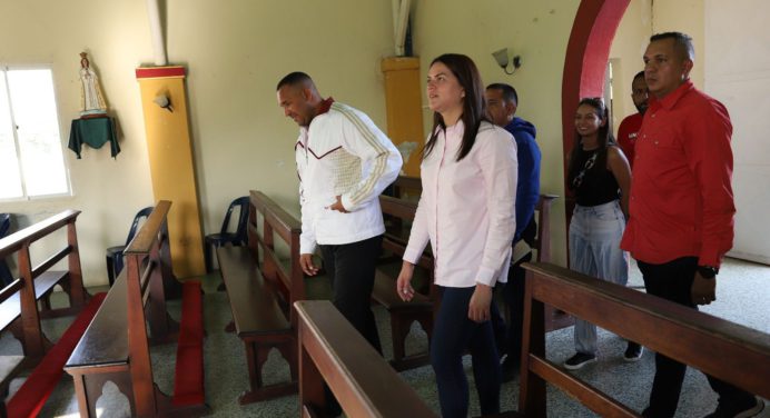 Alcaldesa Ana Fuentes inicia renovación de iglesia y manga de coleo en Jusepín