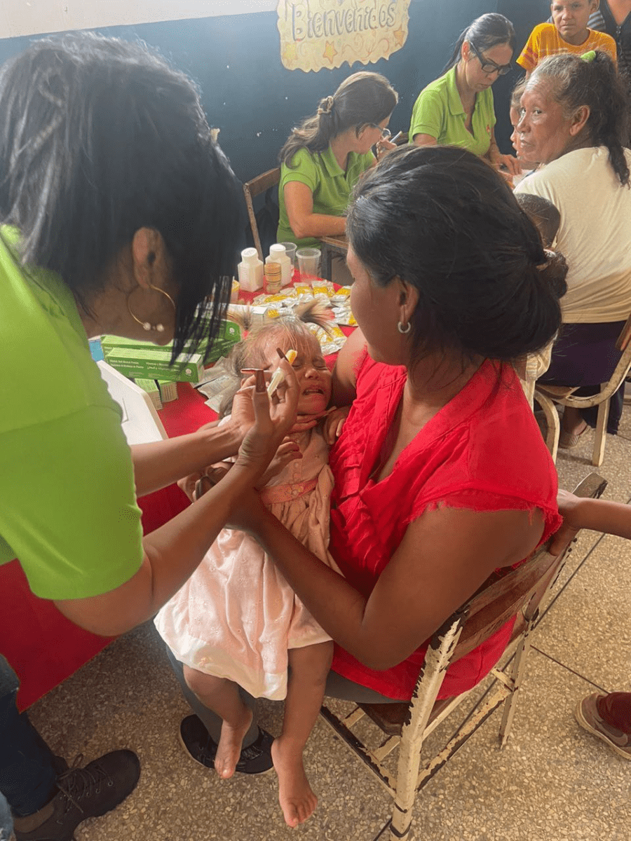Alcaldesa Fuentes llevó salud y amor a 500 niños de San Joaquín del Tigre