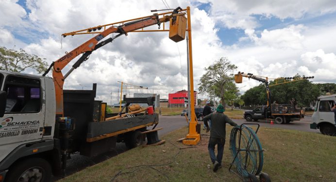 Alcaldía de Maturín instala semáforos en la intersección de la avenida Libertador con Orinoco