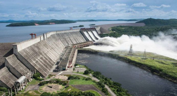 Brasil avanza para retomar conexión eléctrica con la Central de Guri en Venezuela