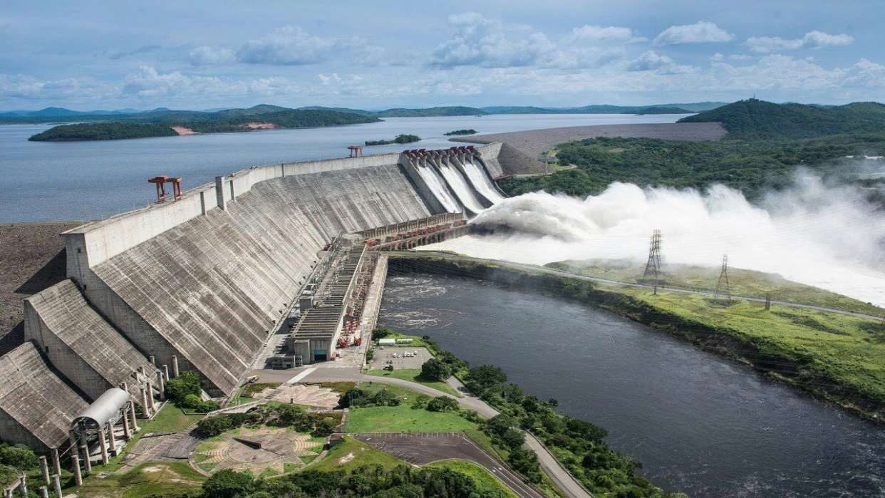 Brasil avanza para retomar conexión eléctrica con la Central de Guri en Venezuela