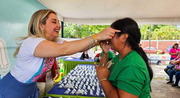 Educadores recibieron lentes en la Fundación Regional Niño Simón