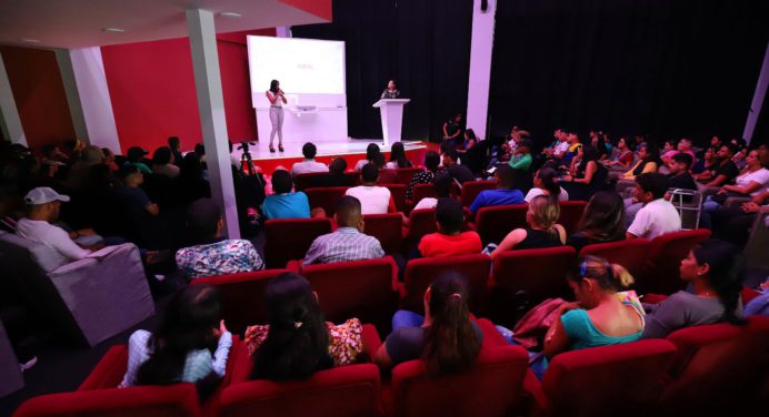 Emprender Joven llevó masterclass «No es Viral, es Vital» a 150 futuros empresarios