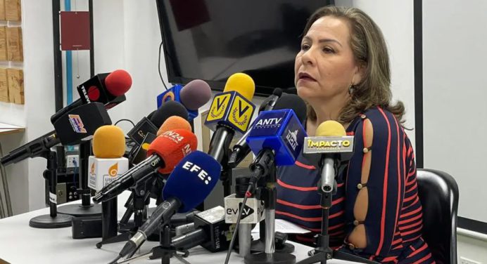 María Carolina Uzcátegui propone suspender las primarias