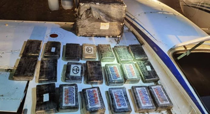 FANB inhabilita aeronave que trasladaba más de 450 kilos de cocaína