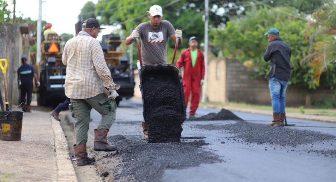 Gobernación de Monagas continúa asfaltando en Las Cocuizas