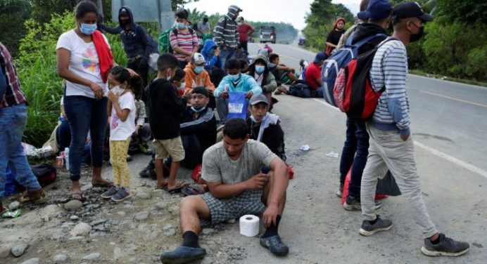 Cifra récord de migrantes está cruzando Honduras rumbo a Estados Unidos