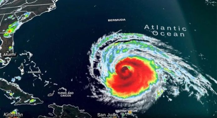 Huracán Lee se mantiene como categoría 3 y amenaza a las Bahamas