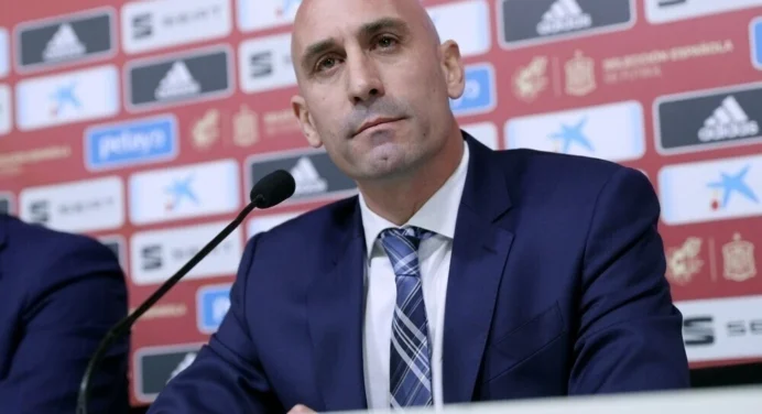 Juez prohíbe a Luis Rubiales acercarse a la jugadora española Jenni Hermoso