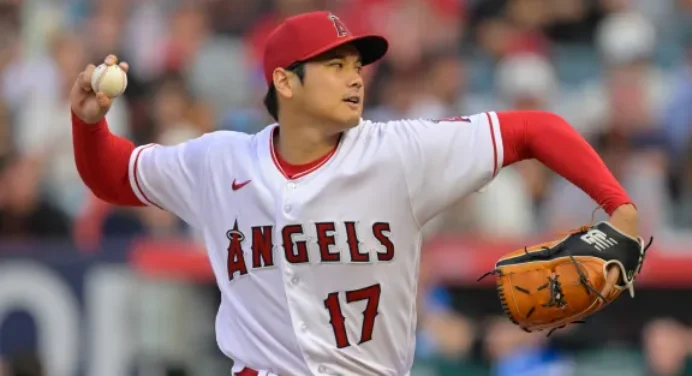Shohei Ohtani se sometió a una cirugía y no podrá lanzar hasta el 2025