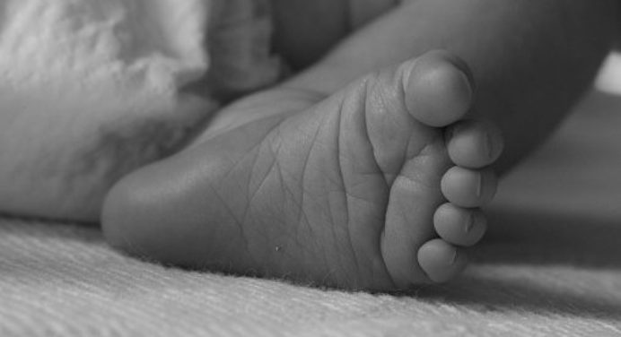 Una bebé murió en Maturín tras ser estrangulada, su madre fue detenida