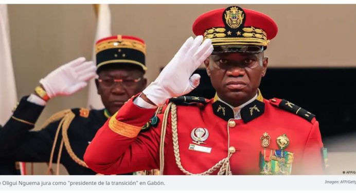 Líder de junta golpista de Gabón jura como presidente de transición