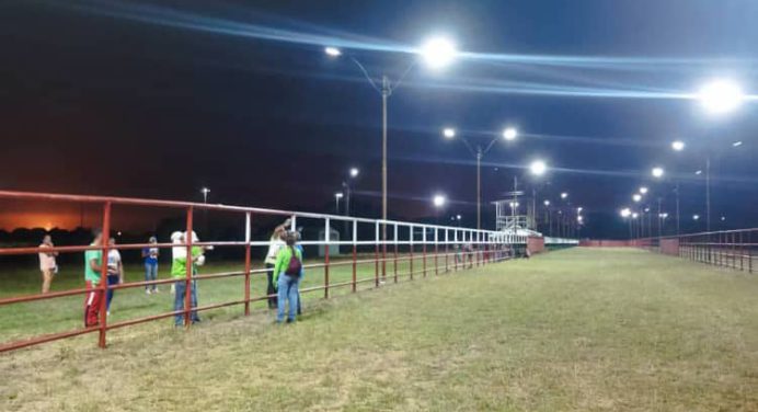 Manga de coleo e iglesia de Jusepín quedaron iluminadas