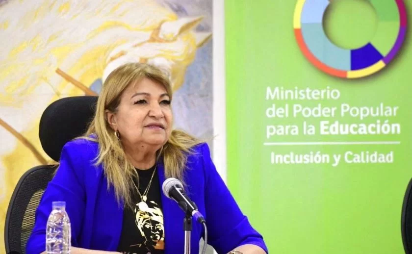 Ministra Santaella confirma inicio de actividades administrativas en escuelas este 18-S