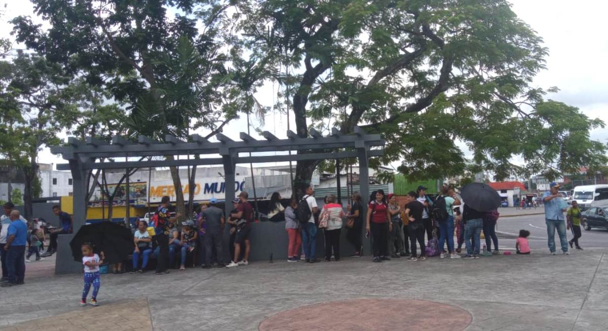 En la Plaza El Estudiante se congregaron docentes