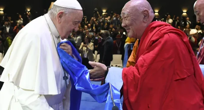 Papa Francisco afirma necesidad de trabajar más las relaciones entre el Vaticano y China