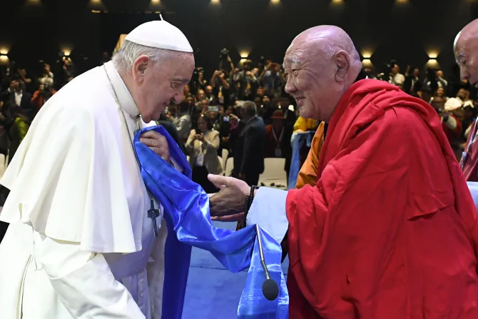 Papa finaliza viaje histórico a Mongolia