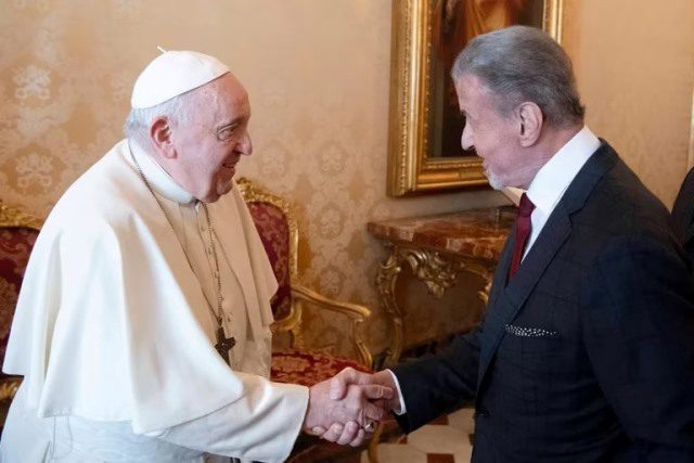 Papa Francisco recibe a Sylvester Stallone en el Vaticano