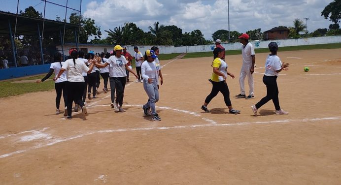 Poder popular disputa campeonato de kickingball en Santa Bárbara de Tapirín