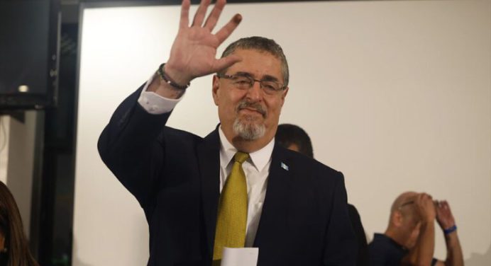 Presidente electo de Guatemala dejó sin efecto su transición