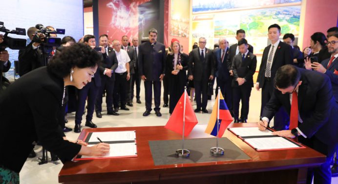 Presidente Maduro aborda en China la importancia de las ZEE en Venezuela