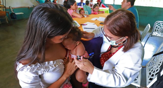 Programa Amor en Acción atiende a más de 500 niños en la parroquia Los Godos