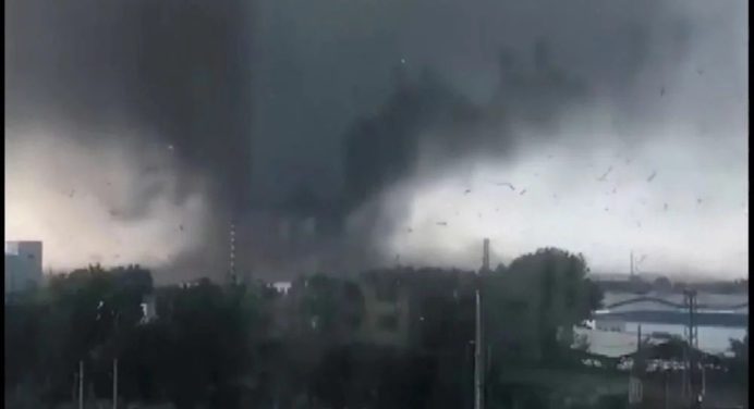 Tornados azotan China dejando10 víctimas mortales y miles de afectados