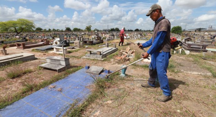 Ya comenzaron a limpiar los cementerios de Maturín