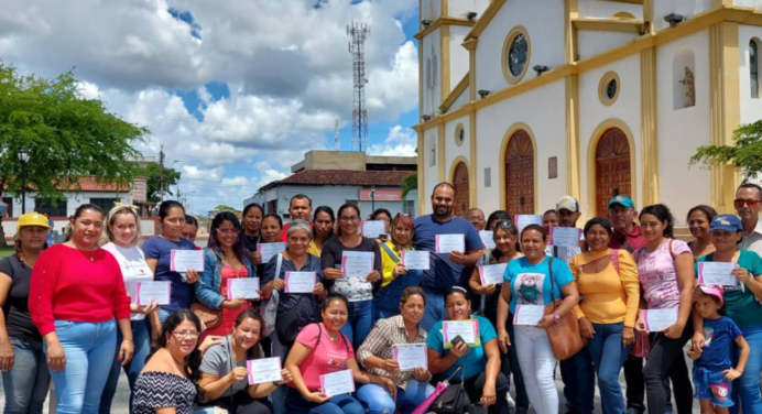 40 nuevos emprendedores recibieron sus certificados en Cedeño
