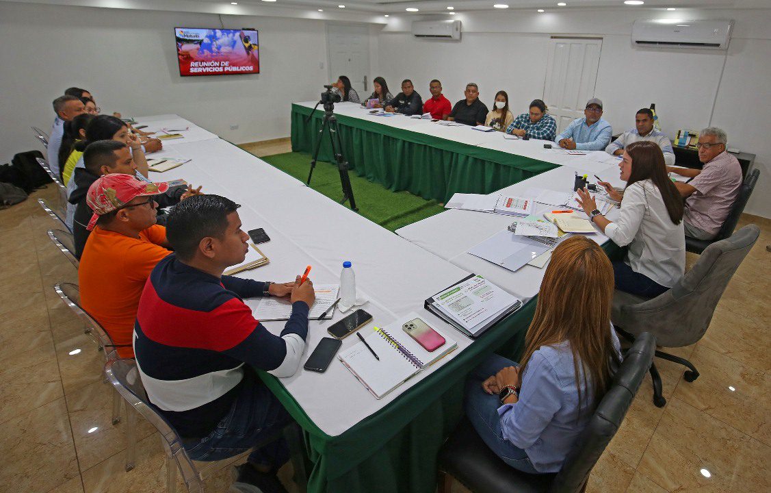 Alcaldesa motiva a comerciantes