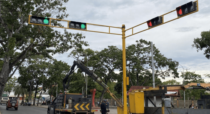 Arreglaron los semáforos en la avenida Bolívar con calle Girardot