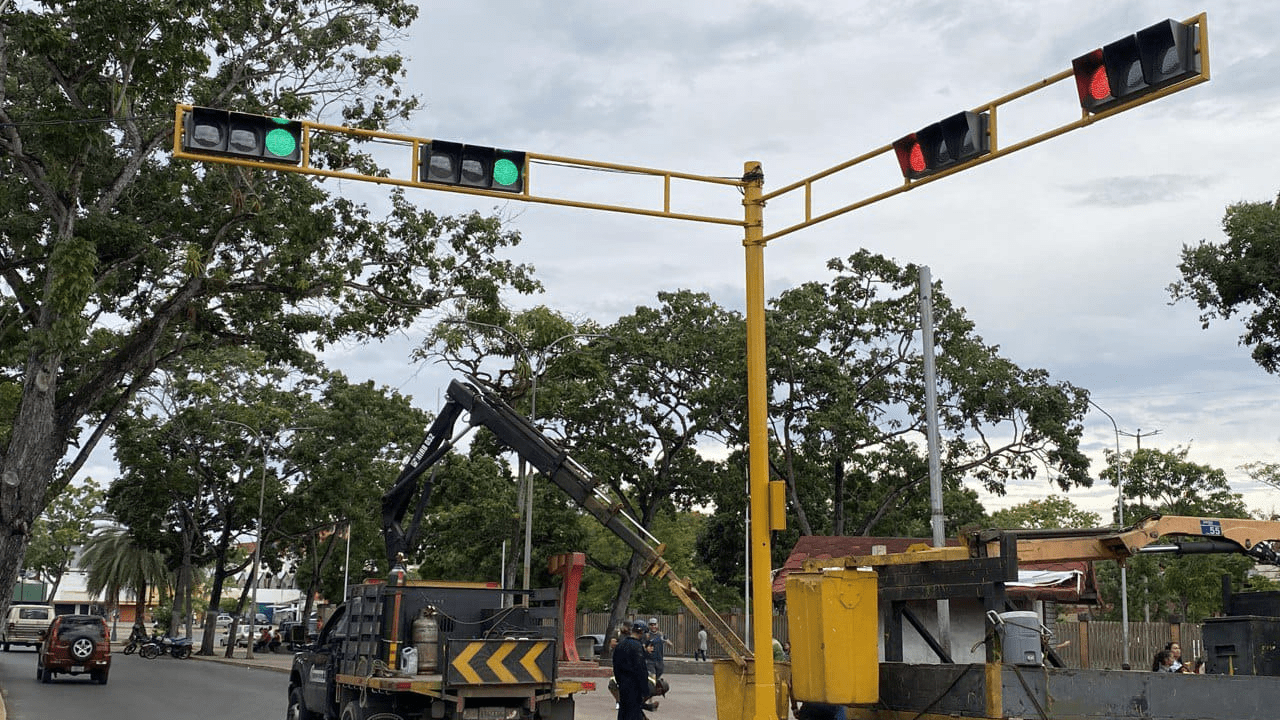 semáforos en la avenida Bolívar