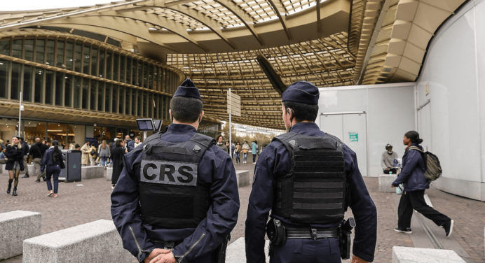 Catorce aeropuertos de Francia recibieron amenaza de bomba y 8 fueron evacuados este 19-Oct