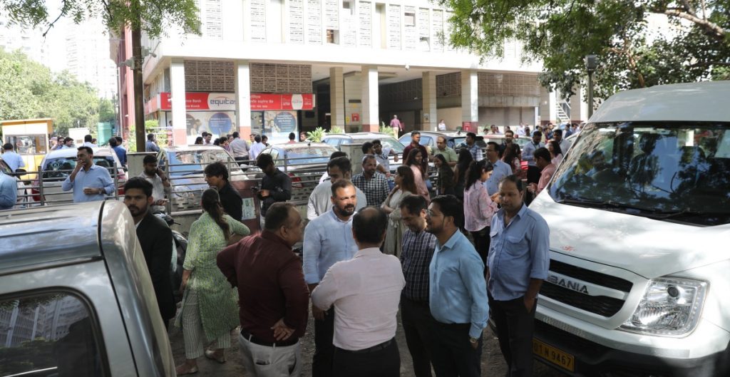 Los temblores hicieron desalojar varias oficinas en la India