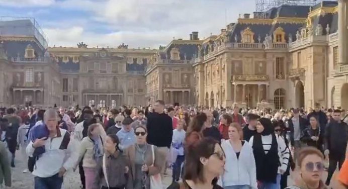 Francia desaloja Palacio de Versalles y museo del Louvre por amenza de bomba este #14oct