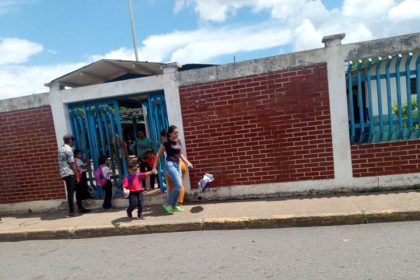 En la Escuela Arturo Uslar Pietri faltan pupitres