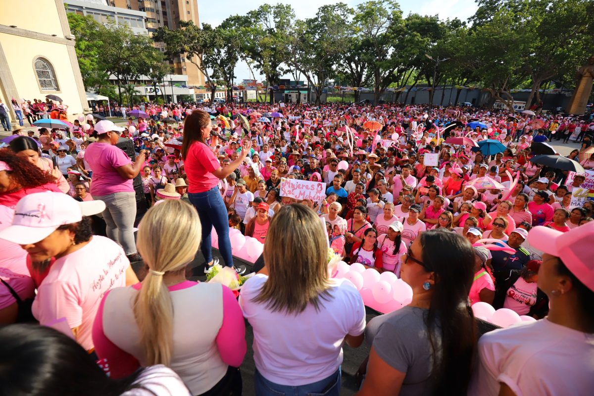 en maturin las damas rosa tomaron la avenida bolivar contra el cancer de mama laverdaddemonagas.com ana fuentes93er